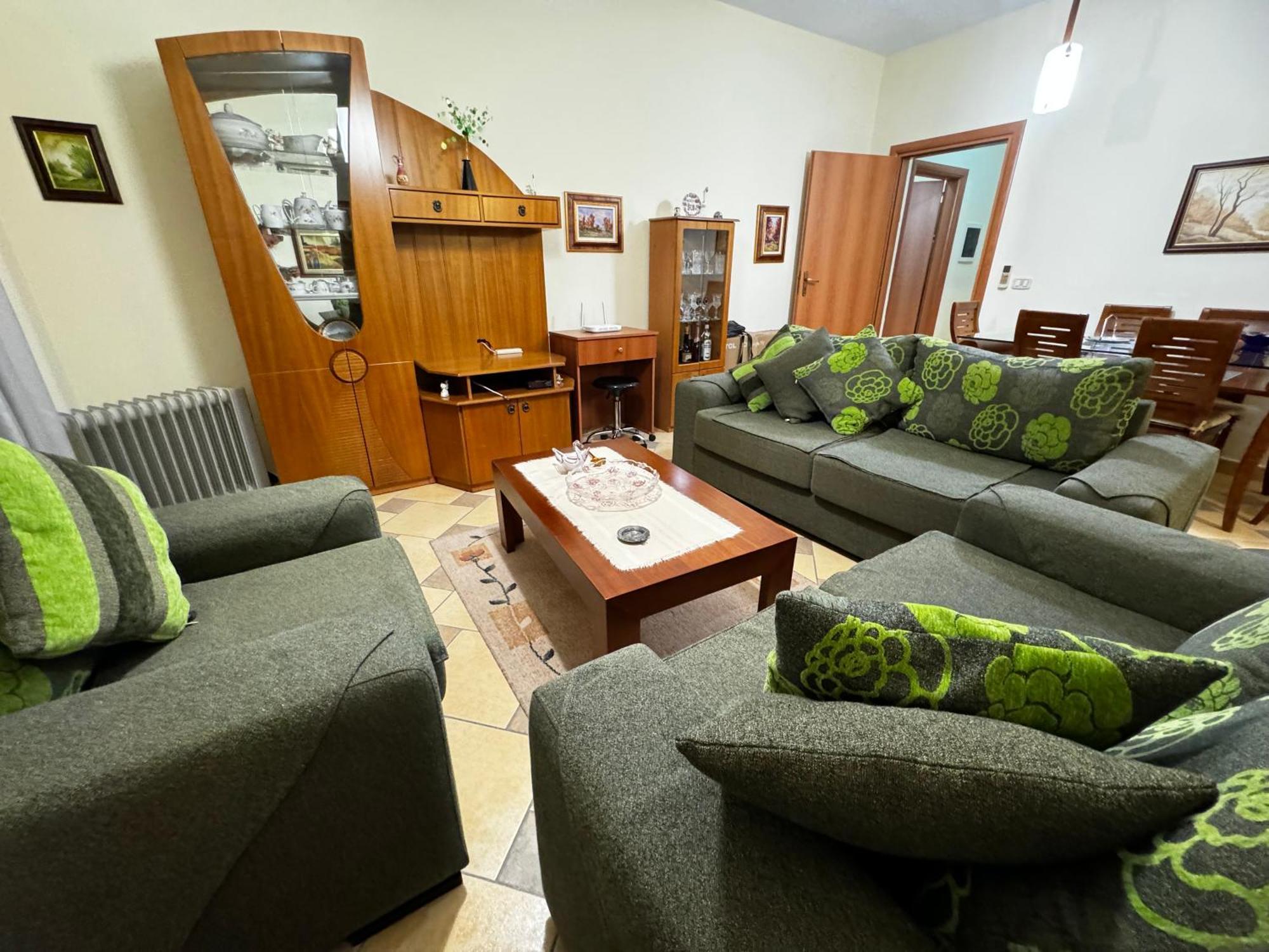 Apartment Square 11