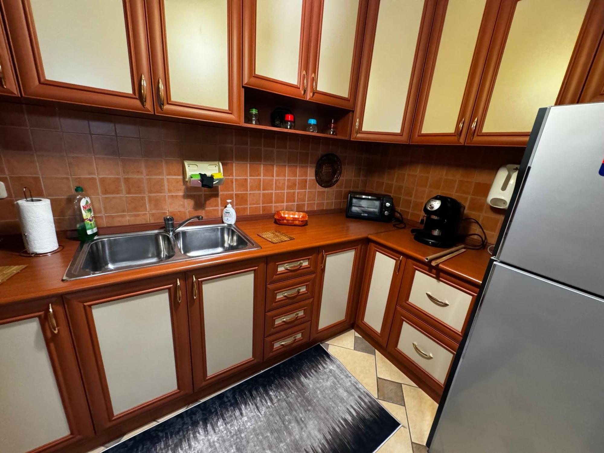 Apartment Square 11